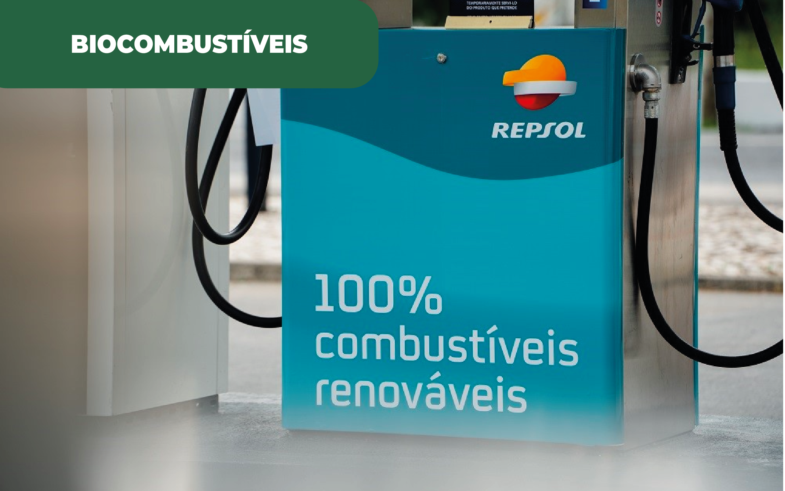 Imagem colorida e ilustrativa de uma bomba de abastecimento de combustível, azul, com símbolo da Repsol, onde se pode ler, 100% combustíveis renováveis. A Repsol alarga o abastecimento durante 2024, em Portugal e em Espanha, num serviço que chegará a um total 600 postos.