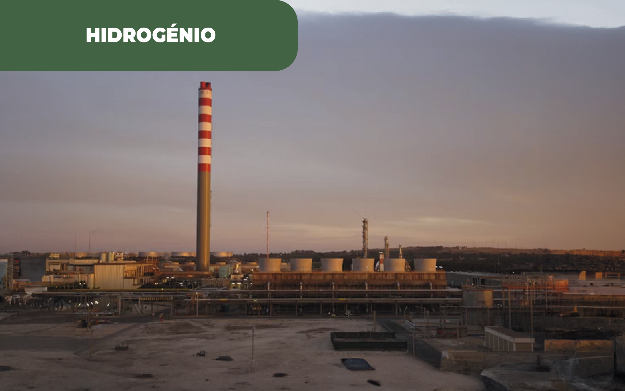 Fotografia colorida da Zona Industrial de Sines, onde o grupo Maire entra para um novo projeto de hidrogénio. Itália aposta em Sines, no âmbito do consórcio MadoquaPower