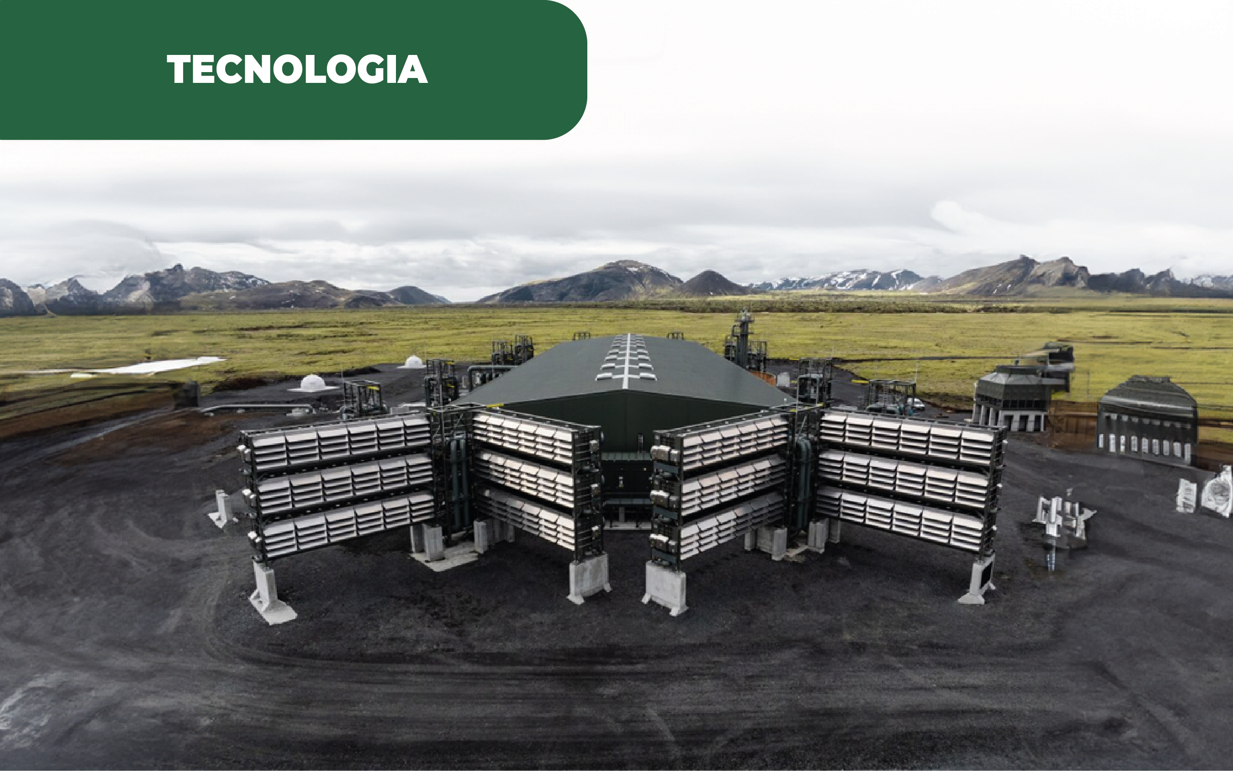 Fotografia aérea e a cores, da infraestrutura islandesa Mammoth, da empresa Climeworks. No projeto atual o objetivo é conseguir-se CO2 transformado em rocha, promovendo o armazenamento geológico do gás.